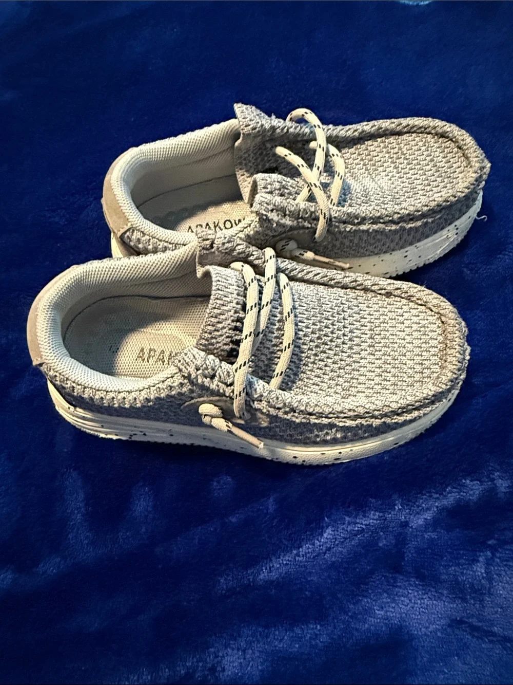 Apakowa light gray